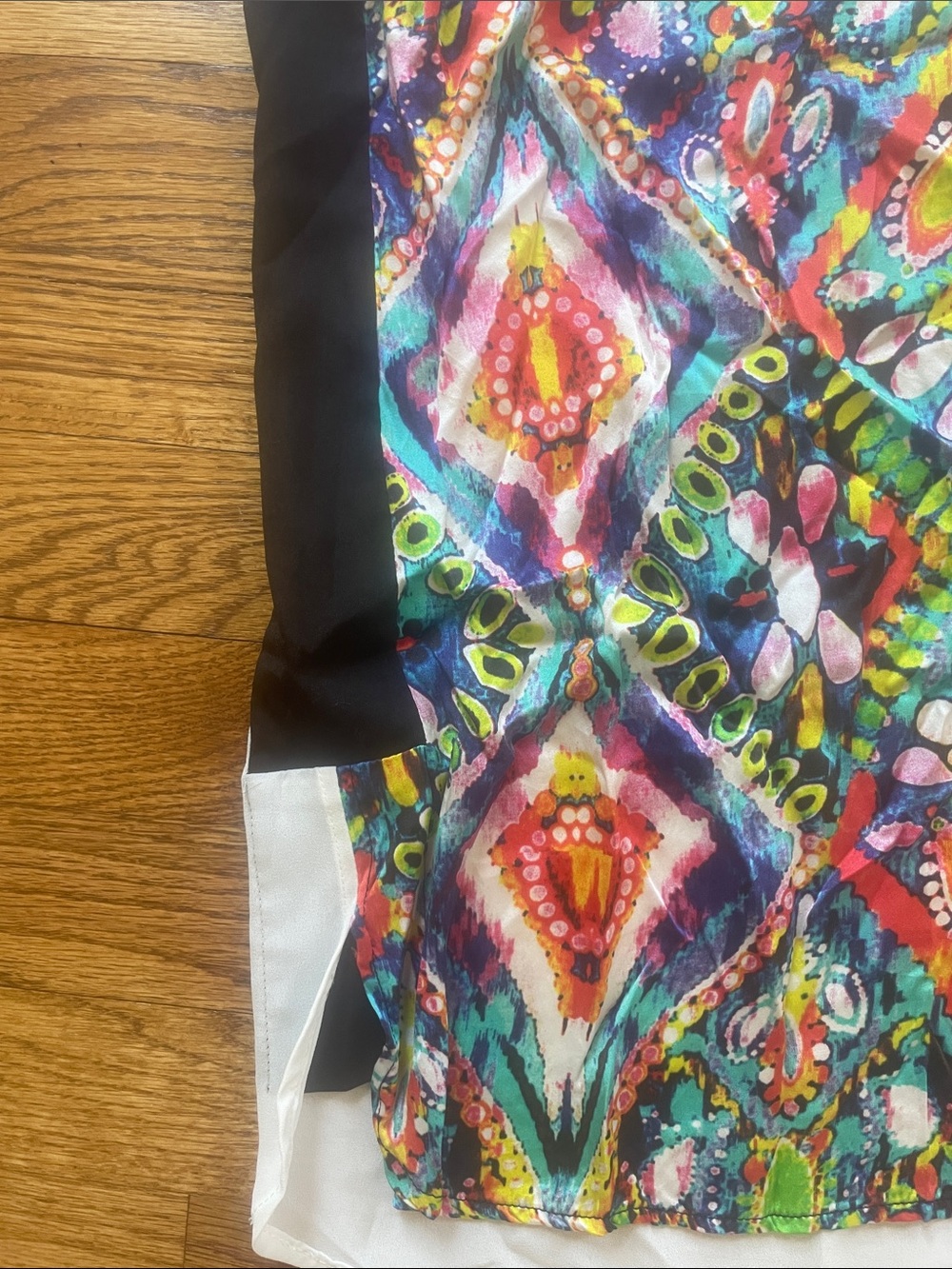 Nell Silk Multicolor Patterned Scoop Neck Tank Top with Black Side Panels - Picture 4 of 7